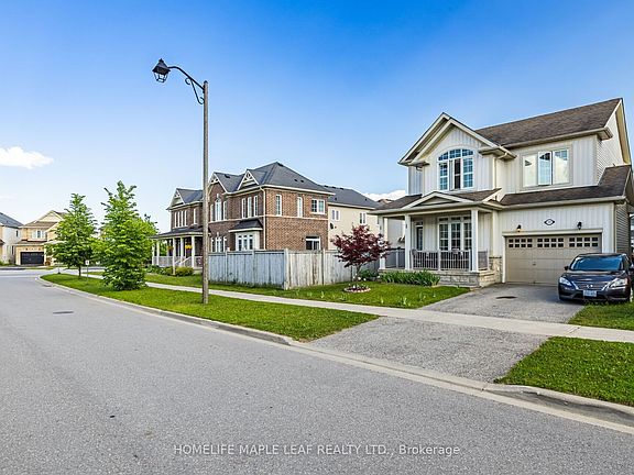 5th image of 721 Cook Cres