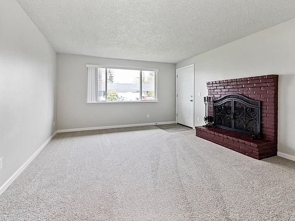 2nd image of 2556 Hill St SE