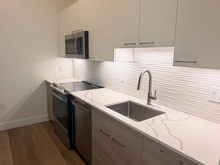 1077 Commonwealth Ave #209DF — Photo 4