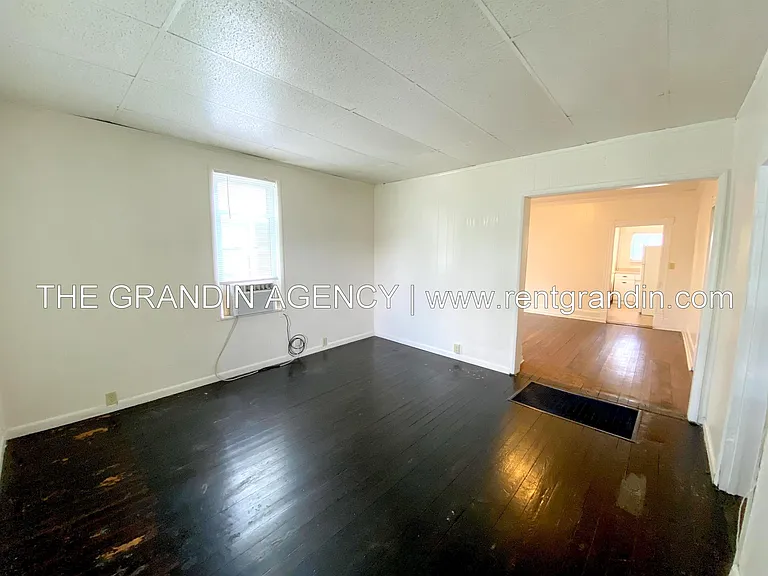 909 13th St SE — Photo 6