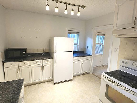 5th image of 9359 92nd St NW