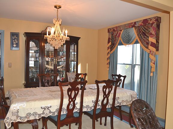 4th image of 18 Smallwood Pl