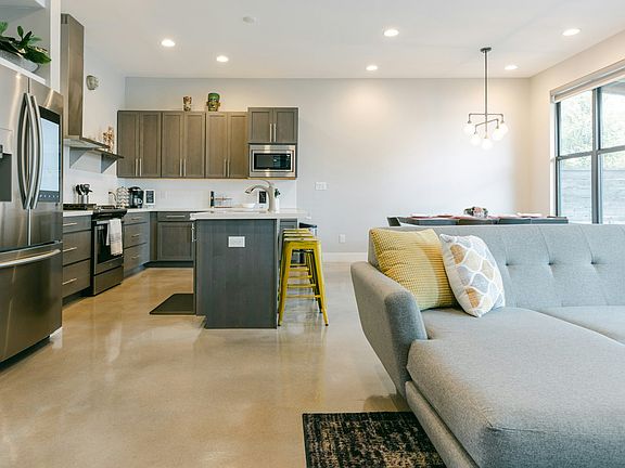 2nd image of 203 Nogalitos St