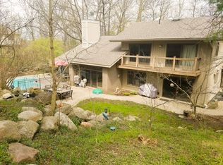 2975 Shannon Dr, Oakland, MI 48363