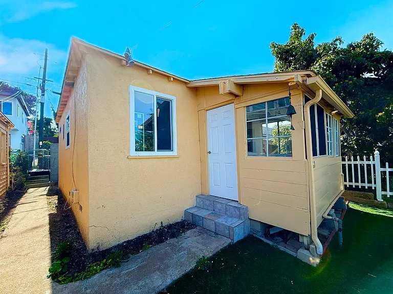 4661 Newport Ave — Photo 11