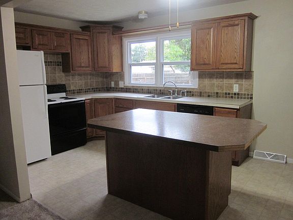 3rd image of 2140 Wesley St