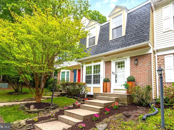 3953 Conquest Ct, Woodbridge, VA 22192