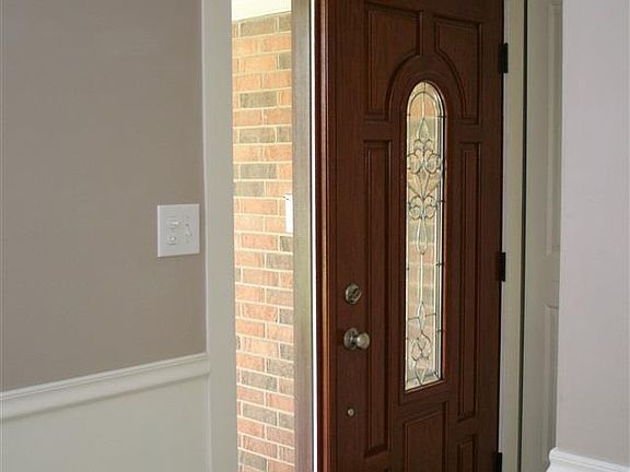 4th image of 40748 Lizabeth Dr