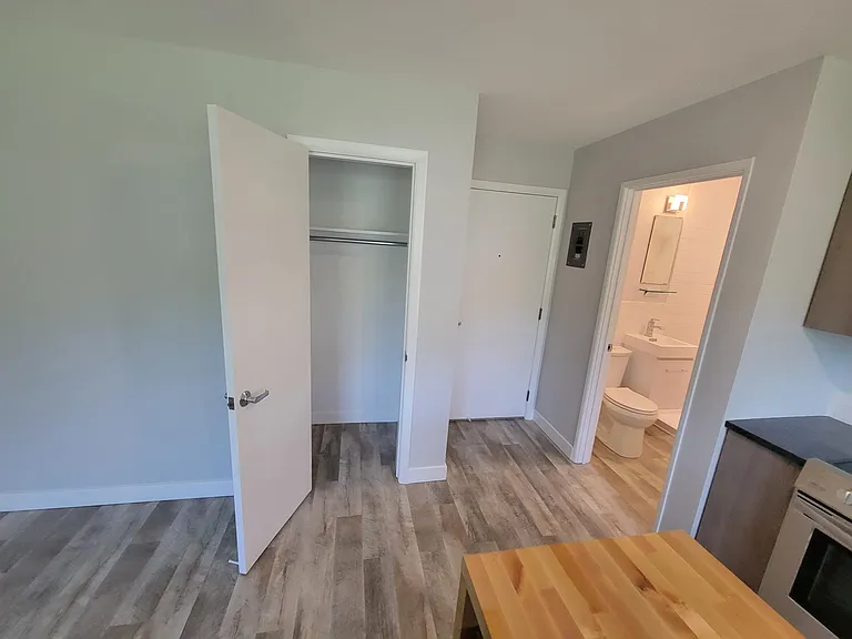 322 2nd St NE #103 — Photo 6