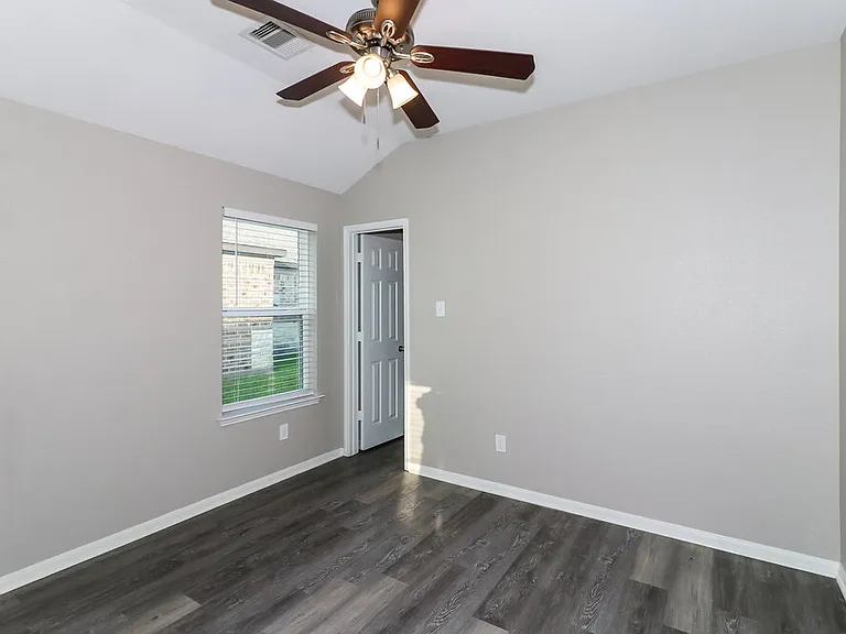 1902 Walnut Green Cir — Photo 13