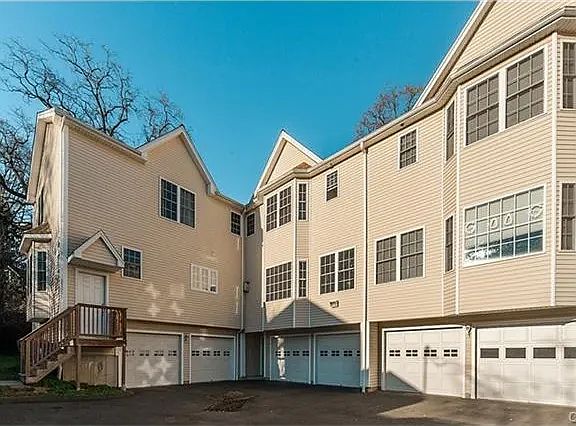 5th image of 100 Castle Ave #94