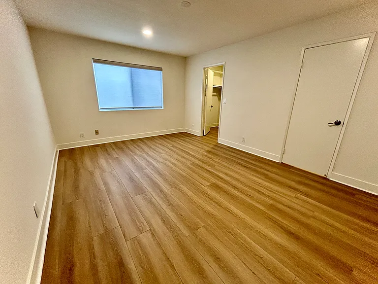 4319 Whitsett Ave #4 — Photo 8