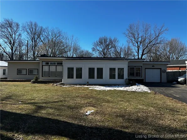 28 Longview Drive, Jeffersonville, IN 47130