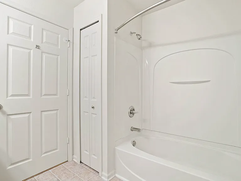 Towne Lakes Apartments — Photo 10