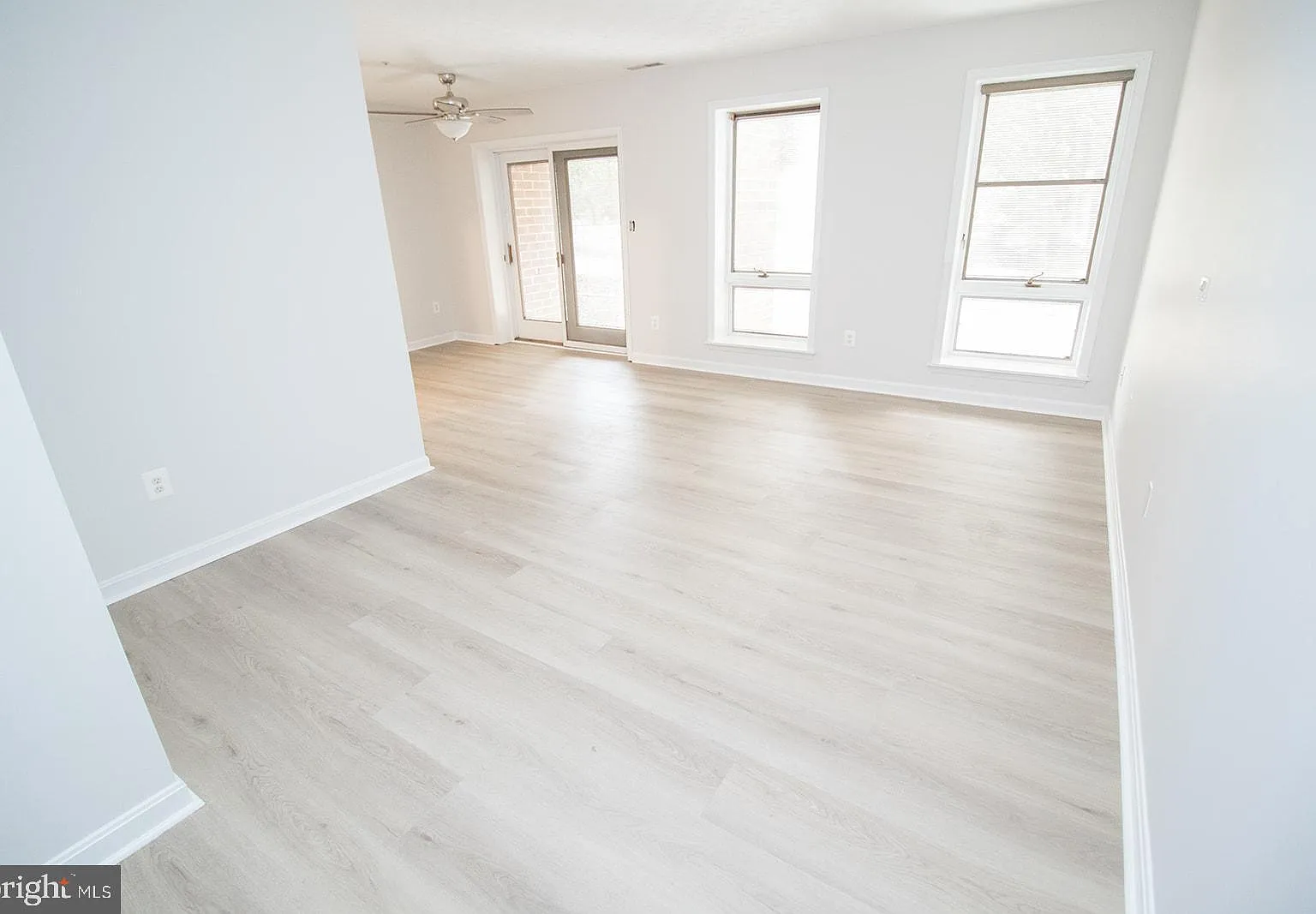 2 bed, 1.5 bath, 936 sqft, $1,950 — Photo 4