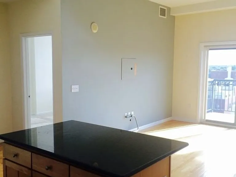1950 N Logan St #907 — Photo 4