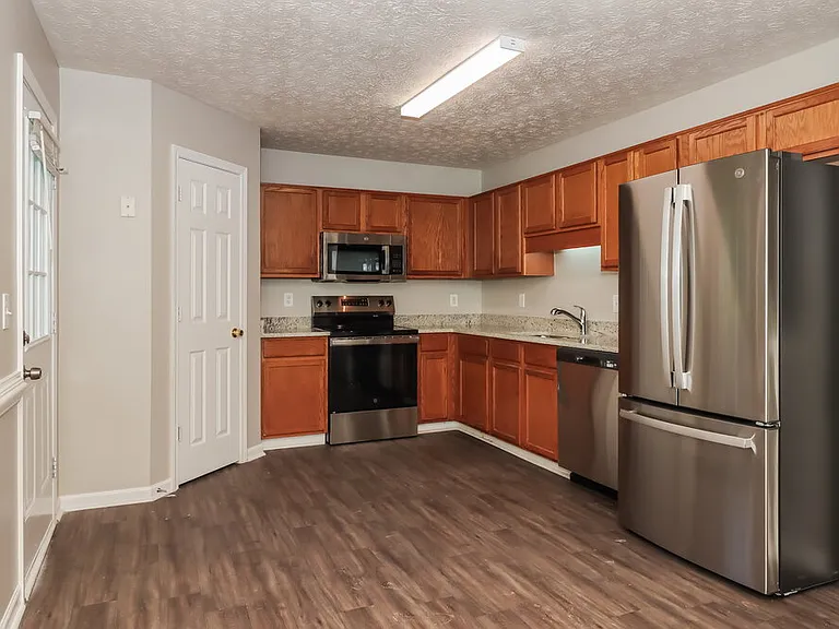 375 Fairview Dr — Photo 8