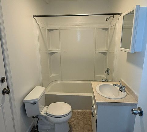 4th image of 144 E Lincoln Hwy APT 4