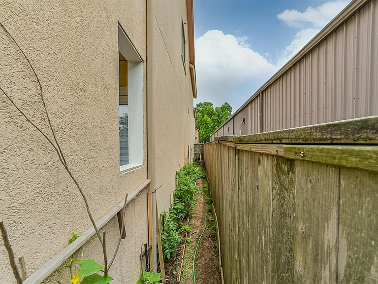 11025 Robin Hood Ct — Photo 20