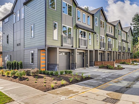 3rd image of 18521 1st Avenue NE #7