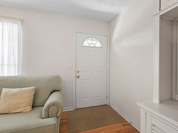 3rd image of 833 Keel Ct.