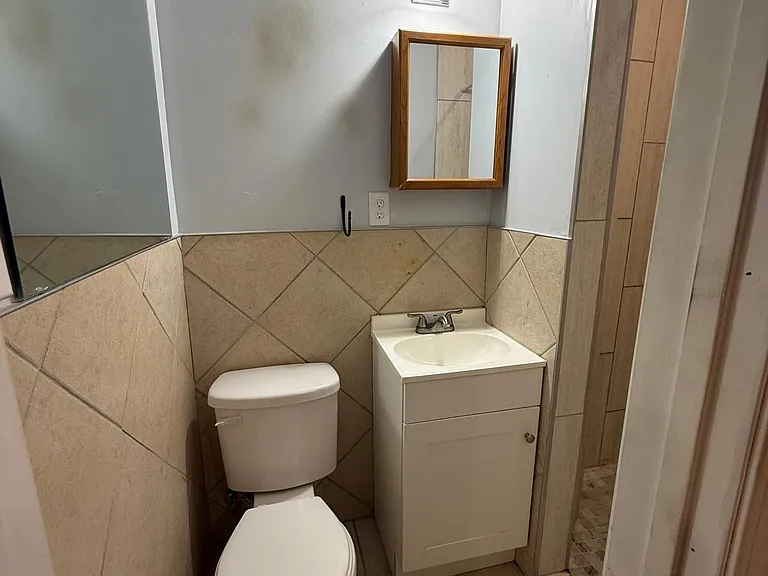 547 Commerce St — Photo 13
