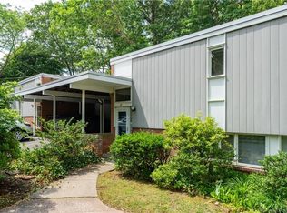 37 N Lake Dr #37, Hamden, CT 06517