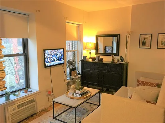 Rented by Dynamik Realty | media 35