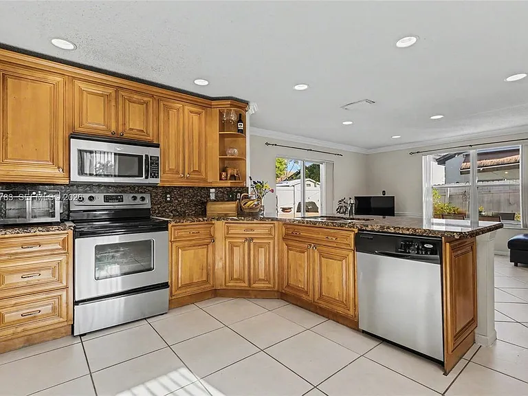 17367 SW 20th Ct #17367 — Photo 7
