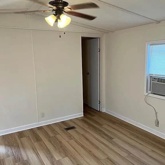 122 Dugan Ct — Photo 8