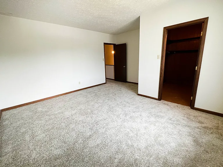 Crestbrook Apartments & Townhomes — Photo 50