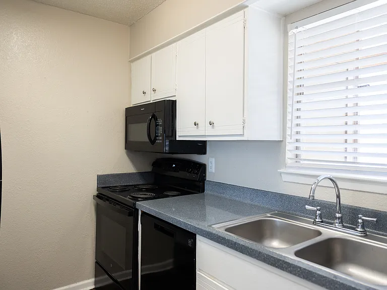 Oak Terrace — Photo 10