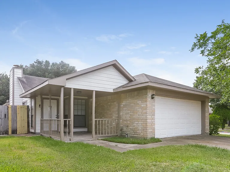 6395 Crossway Dr — Photo 3