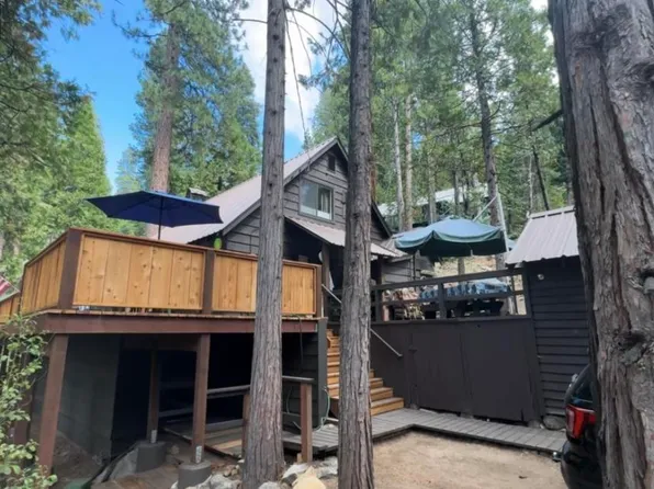 341 Lakeshore Dr, Pinecrest, CA 95364