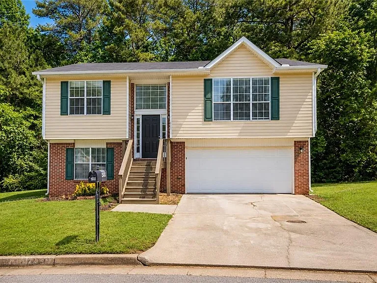 488 Barclay Ct — Photo 1