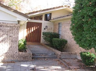 817 Larkspur Ln, Fort Worth, TX 76112