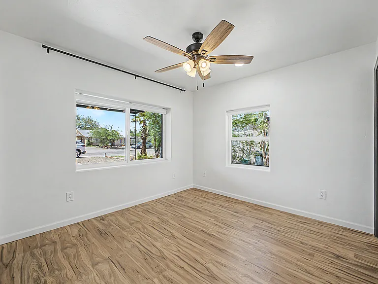 2249 E Silver St — Photo 10