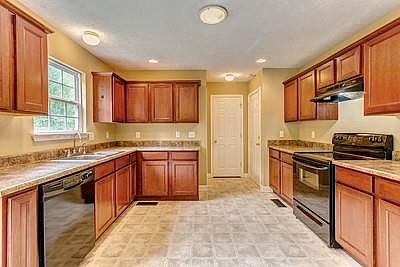 3rd image of 132 Sundance Way
