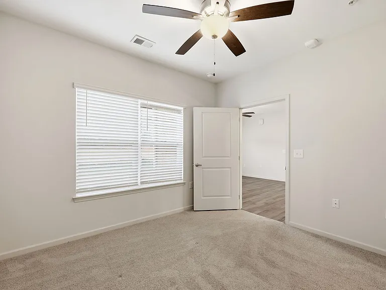 190 Grove Cir #104 — Photo 25