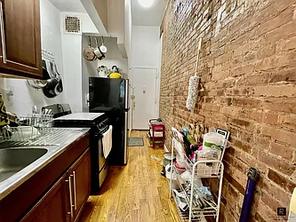 Rented by R New York