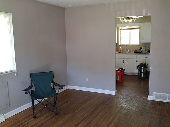 Living Rm looking into Kitch