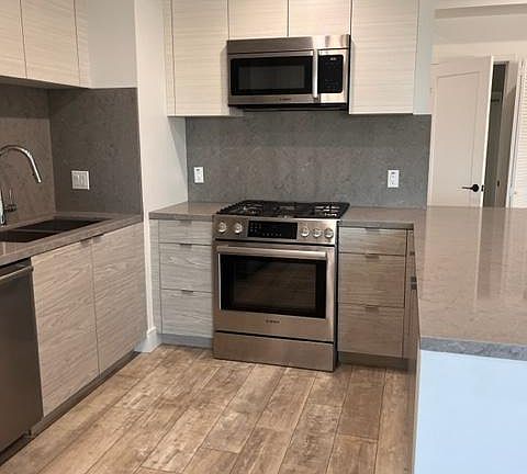 2nd image of 1946 Overland Ave #304