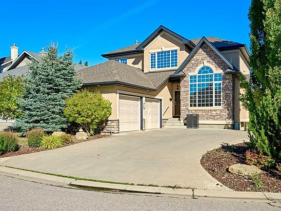 3rd image of 32 S Evercreek Bluffs Cres SW