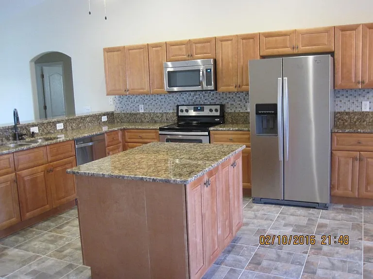 Cook's Kitchen with Island