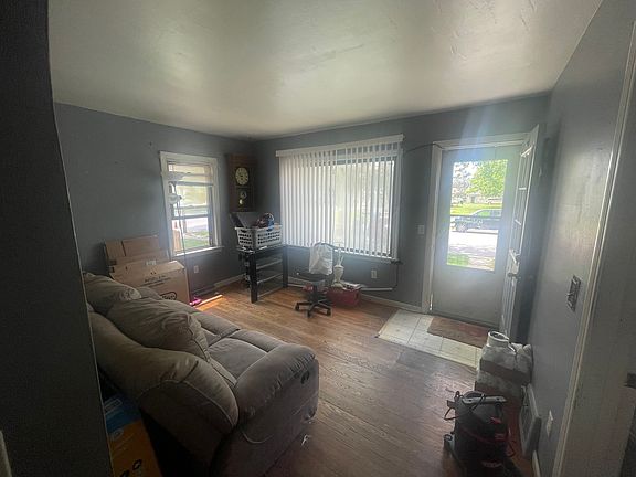 3rd image of 190 S Douglas Ave
