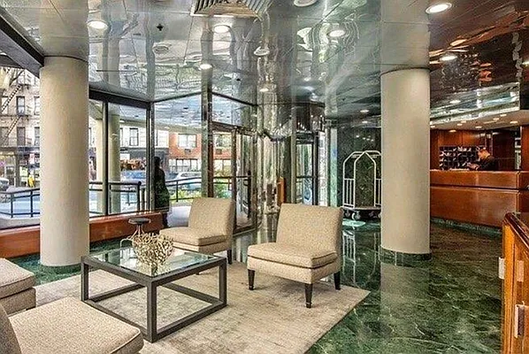 Sold by Siderow Residential Group | media 25