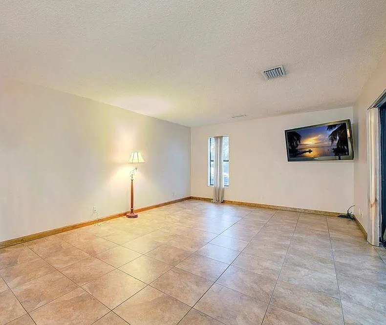 2 bed, 2.5 bath, 1182 sqft, $2,300 — Photo 2