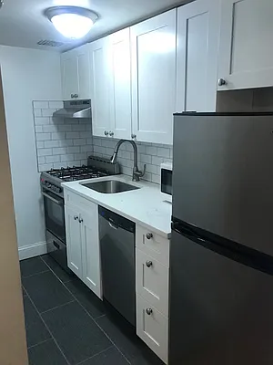 Rented by Salon Realty Corp | media 16