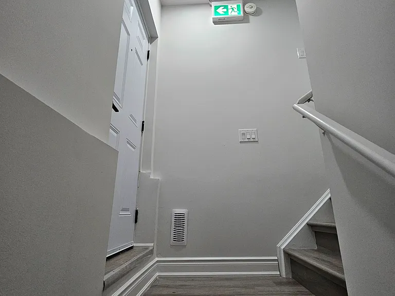 95 Northglen Blvd #BASEMENT — Photo 9