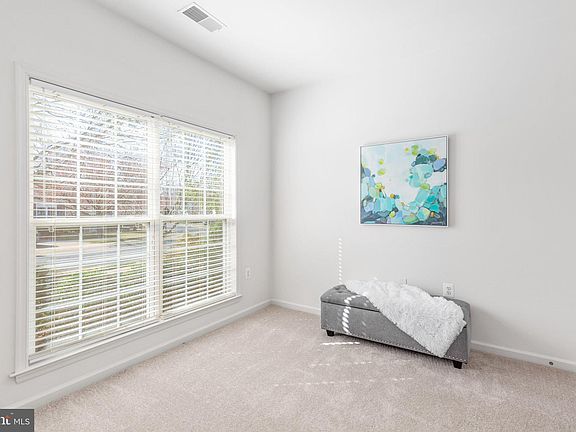 4th image of 139 Smithfield Way